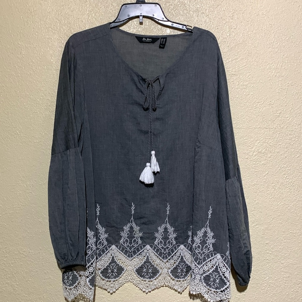Du Jour Top Blouse 1X Gray White Embroidered Long Sleeve Light Weight Cotton